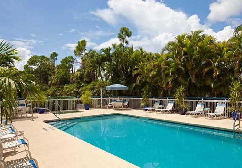 Fairfield Inn & Suites By Marriott Fort Myers Cape Coral Cypress Lake Konforlar fotoğraf